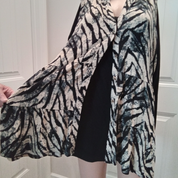 New Directions Sz XL Zebra Print Sleeveless Top w/Black Mossimo Thermal Top XL - Picture 2 of 16